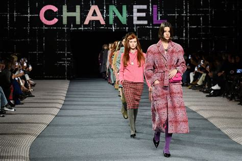 chanel fashion shows|Chanel fashion show models.